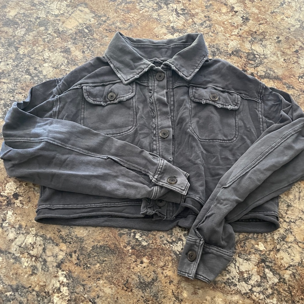 Free People Womens Gray Cropped Button Down Shirt, size small